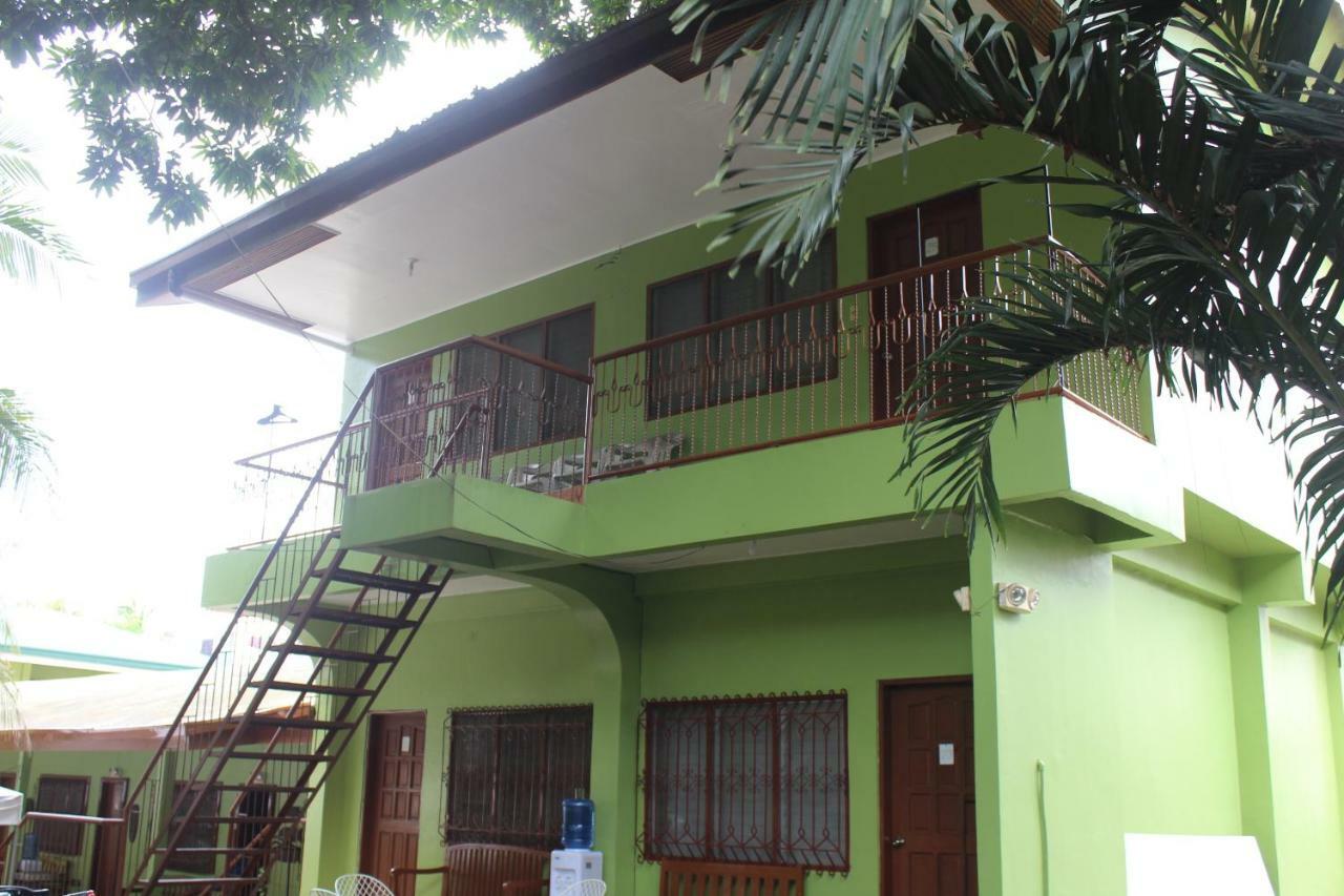 Coron Town Traveller'S Dormitory 외부 사진
